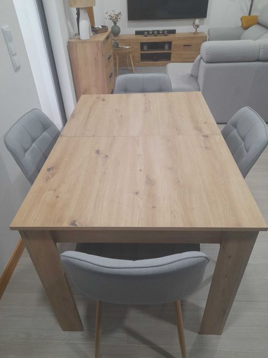 Mesa extensível e 4 cadeiras/ conjunto,  praticamente novo