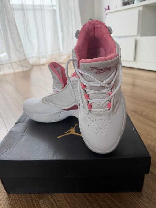 Nike Jordan Max Aura 4