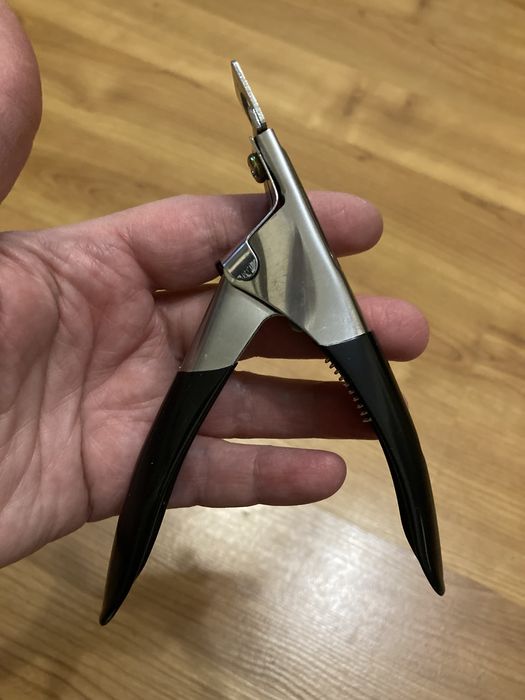 Типсорез (каттер,кусачки) для обрезки искусственных ногтей.