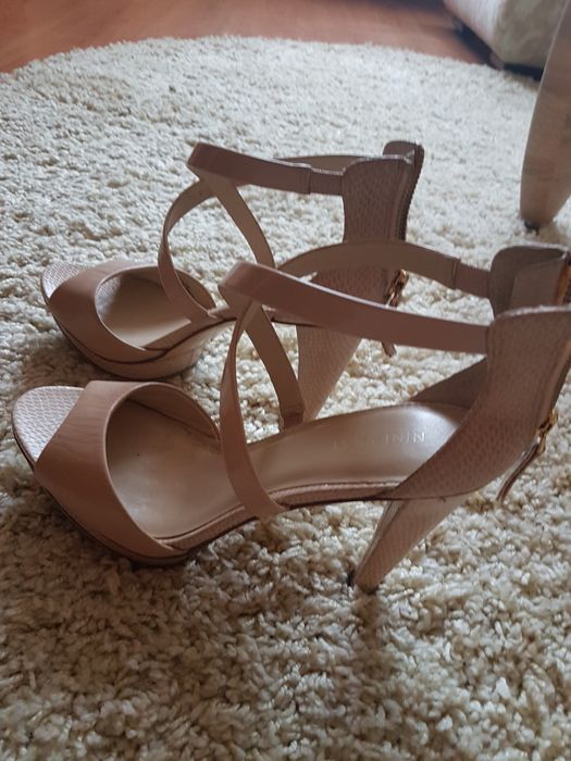 Продам женские босоножки