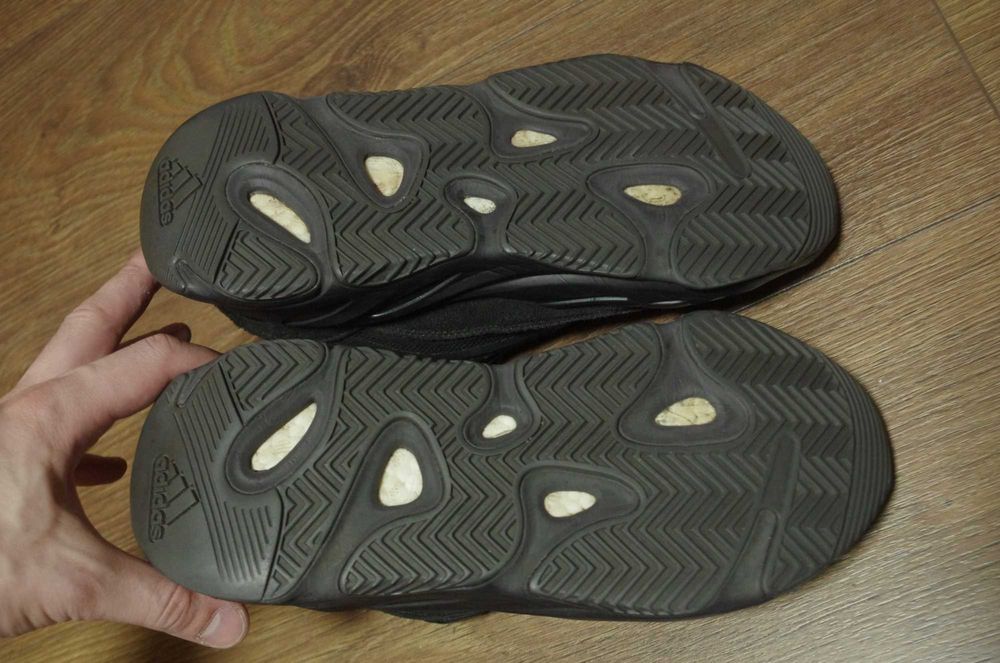 Кросівки Adidas Yeezy Boost 700 Vanta fu6684 весінні оригінал 42 розм