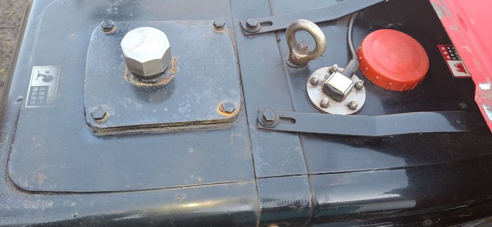 Shifeng SF 240 з навісним.