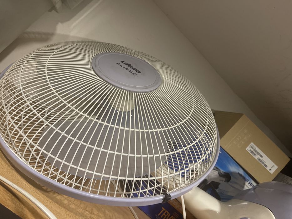 Ventoinha Ufesa 3 velocidades rotativa pouco uso.  Electrica