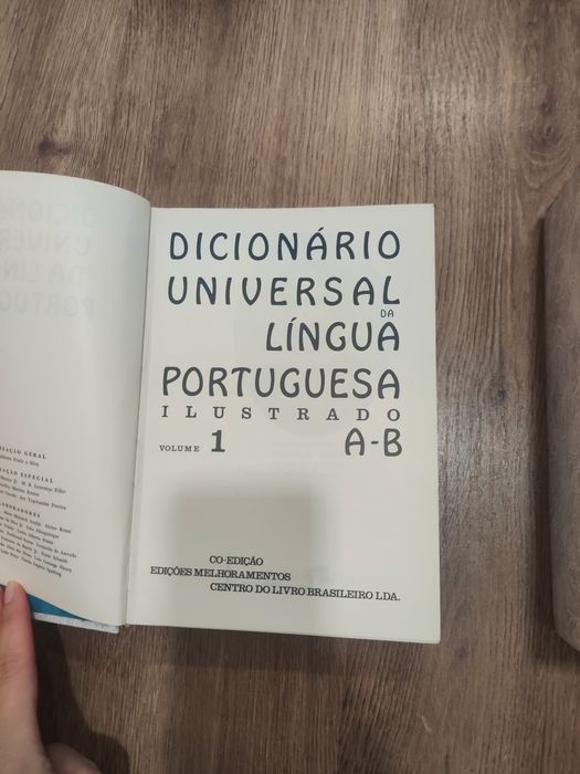 5 volumes Dicionario Universal da Língua Portuguesa : ilustrado ( 5 Vo