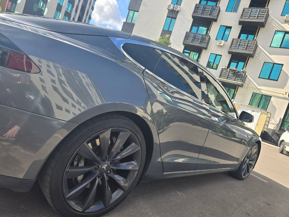 Електрокар  Tesla Model S
