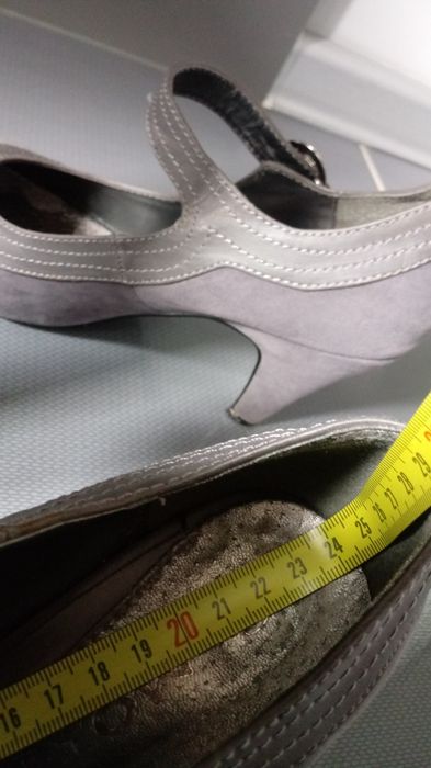 Buty szare 38 na obcasie