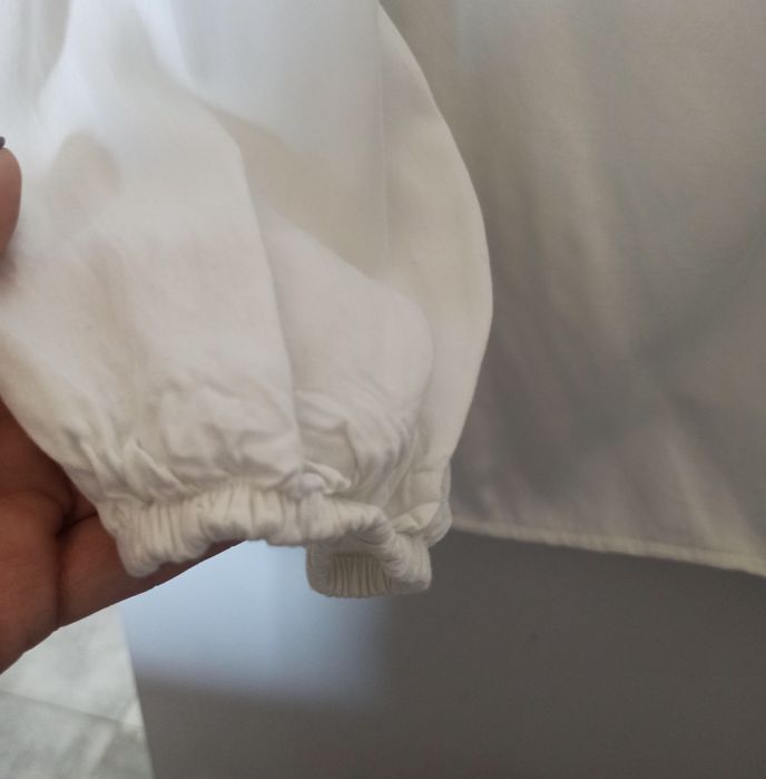 Biała bluzka Reserved z wiązaniem na przodzie