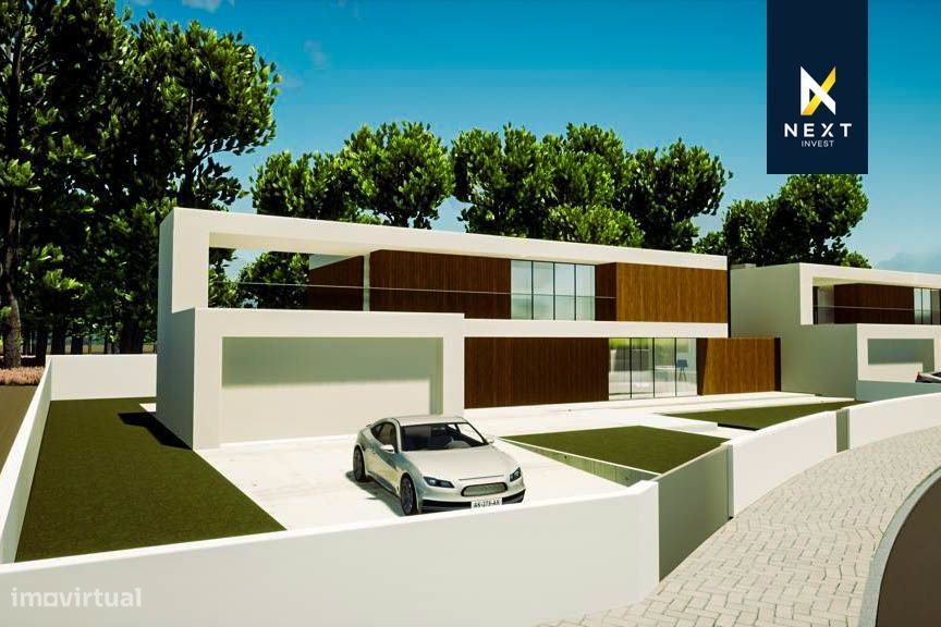 Moradia Bifamiliar T4 de Design Distinto com Terraço Exclusivo e Jardi