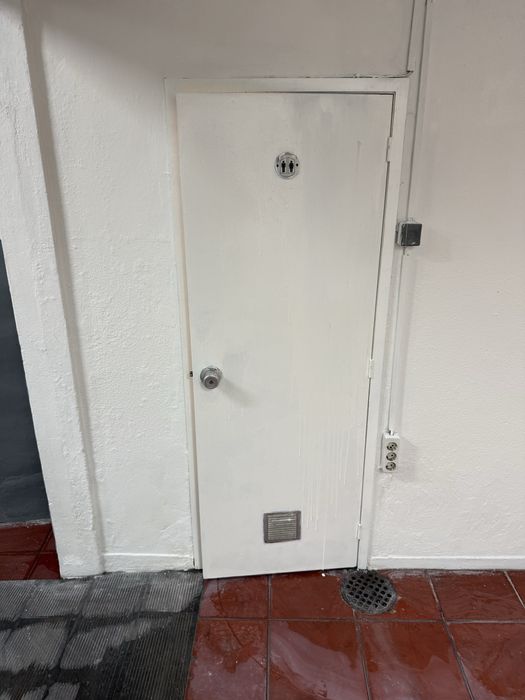 Armazém aluga-se em S Mamede Infesta