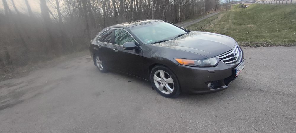 Sprzedam Hondę Accord.