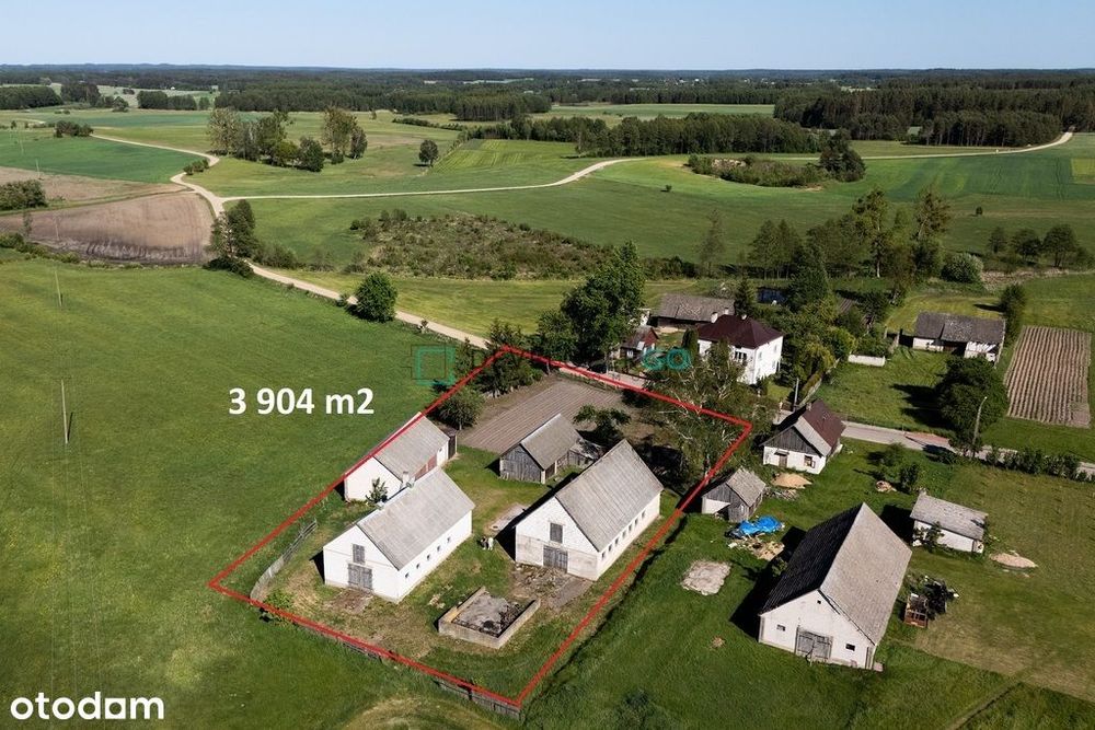 Duża działka z budynkami do adaptacji