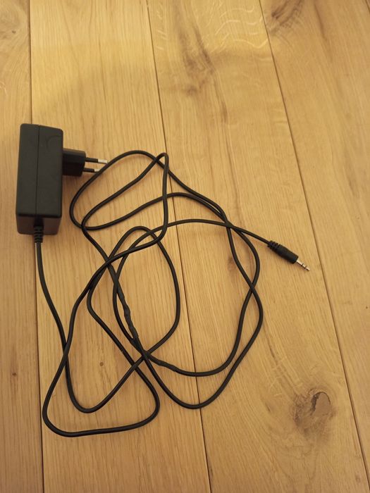 Ładowarka do podnośnika  Aks