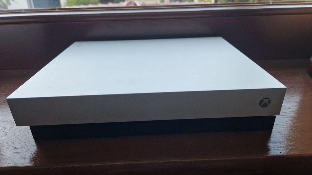 Xbox one X 1 gb jak nowy bez kontrolera