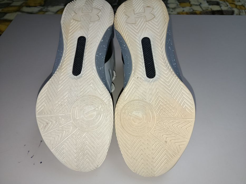 Under Armour nr 40--25 cm