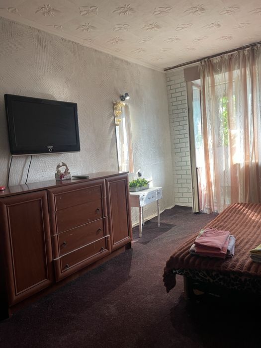 Погодинно та подобово біля автовокзалу та ринку «Колос» Будівельників