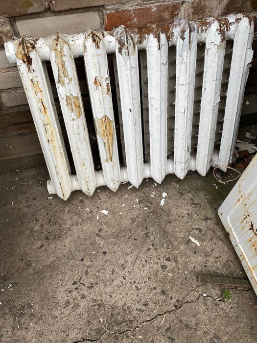 Продам чугунную батарею