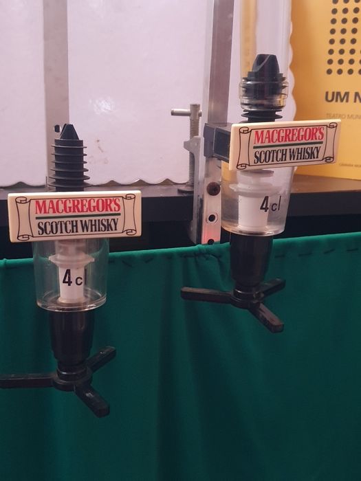 doseador de scotch whisky