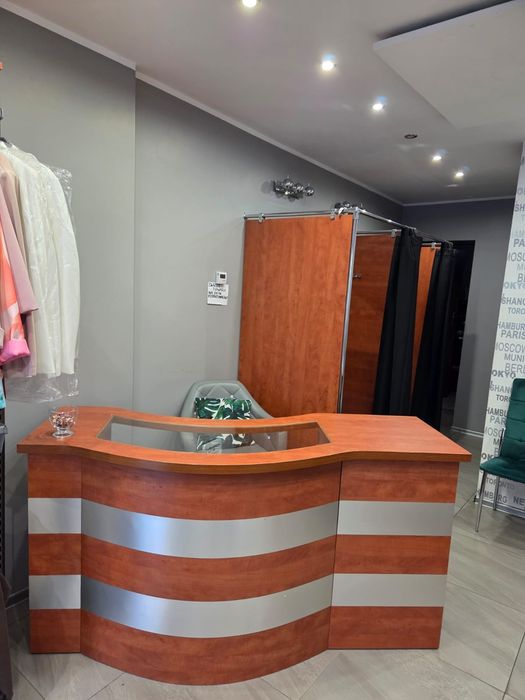 Lada sklepowa używana