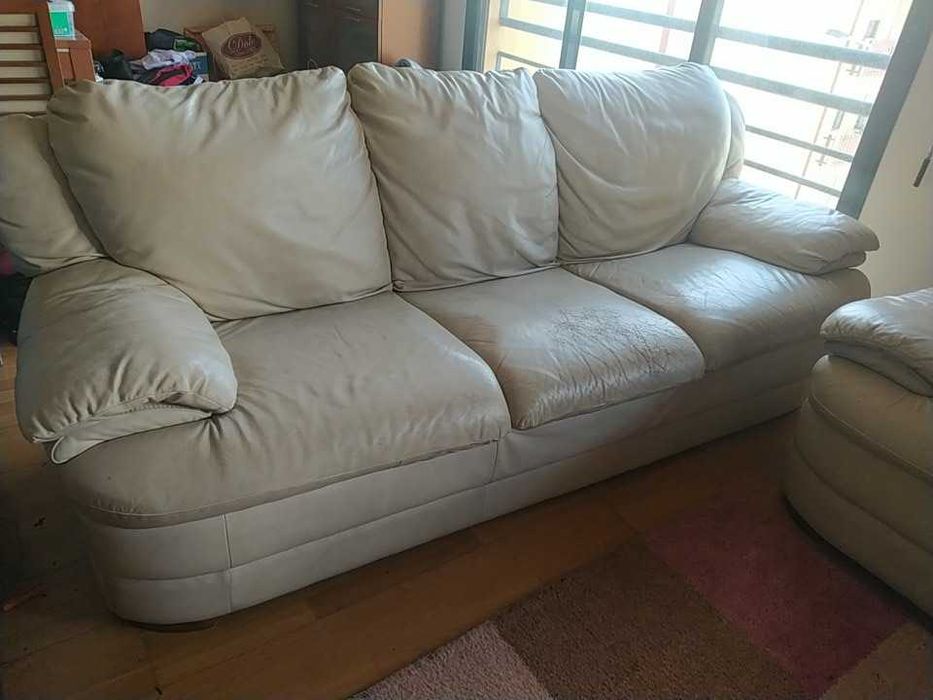 Sofá em pele (bege)