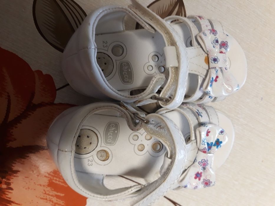 Sandálias de menina