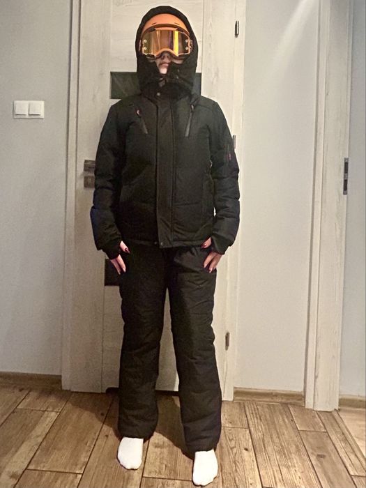 Narty,  kurtka i spodnie do sportów  zimowych