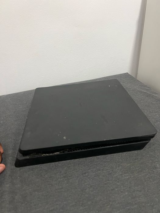 Playstation 4 slim negociável bom estado