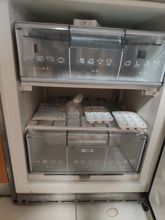 Frigorífico Combinado Balay Inox No Frost – Display Digital – A funcionar