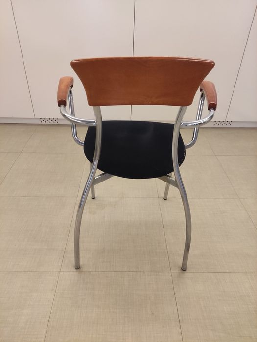 Cadeira em aço/madeira