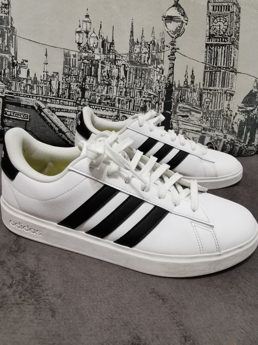 Кросівки 45 розмір, Adidas, модель 2024 року