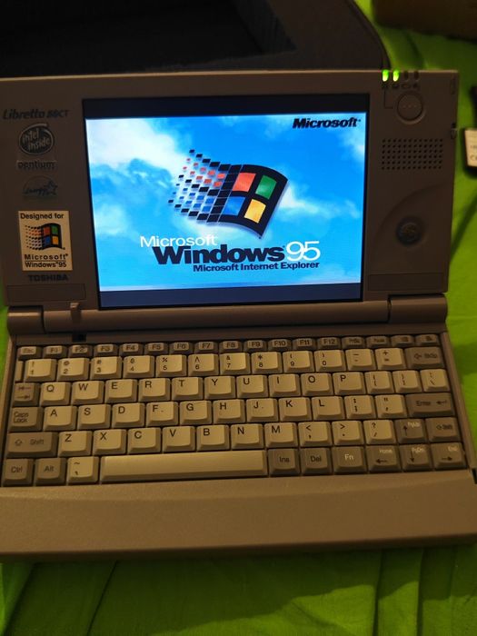 Toshiba libretto 50 ct z replikatorem portów (mini dock) i overclock, ram