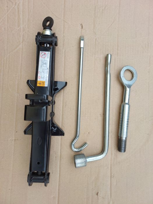 Крюк Буксировочный Mazda 2, 3, 5, 6,CX-3,CX-5,CX-7,CX-9 BK,BL,BM,GG,GH