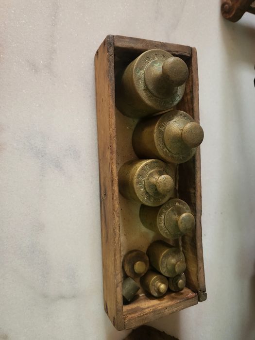 Balança em ferro e cobre/pessos