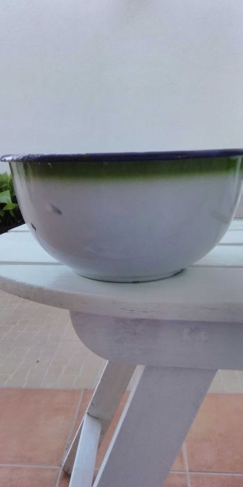 Tigela e m esmalte e prato