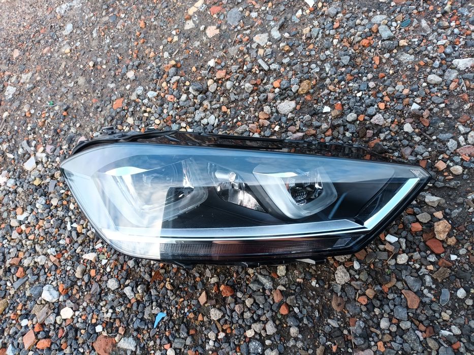 Lampa xenon skrętny Volkswagen golf sportsvan