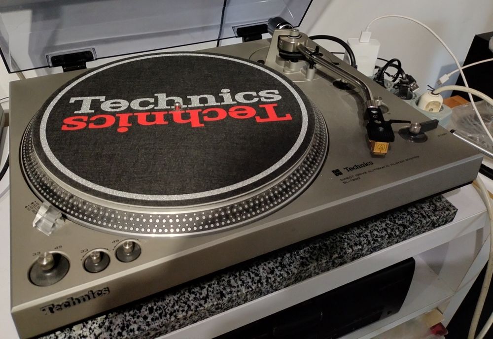 Програвач вінілових платівок TECHNICS SL 1300