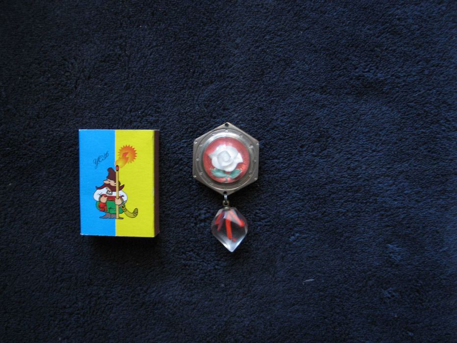 Кулон. СССР. Оргстекло.