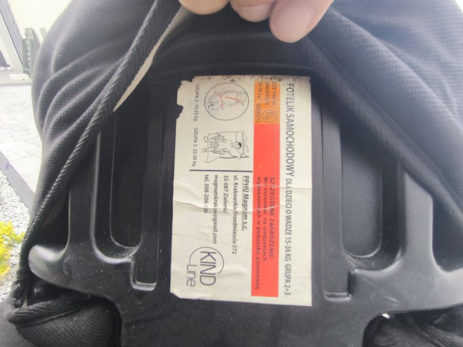 Sprzedam fotelik samochodowy + trzy zabawki