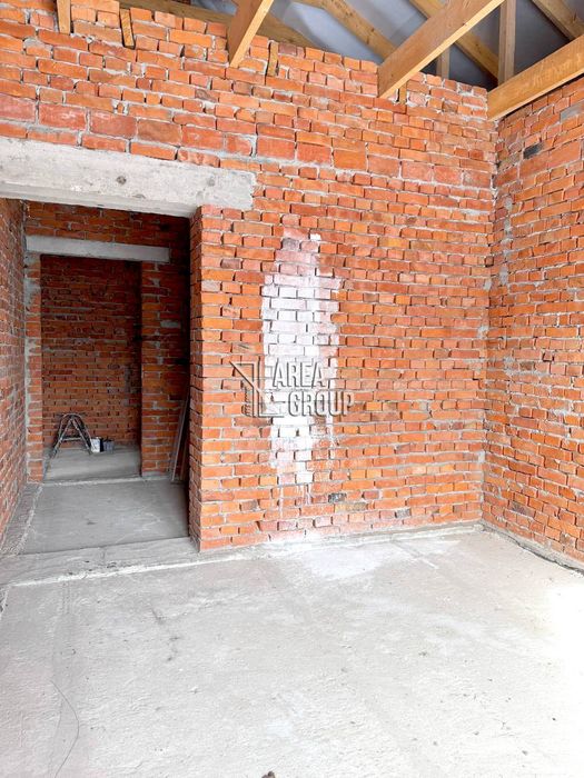 Новий будинок в класній локації готовий до початку ремонту