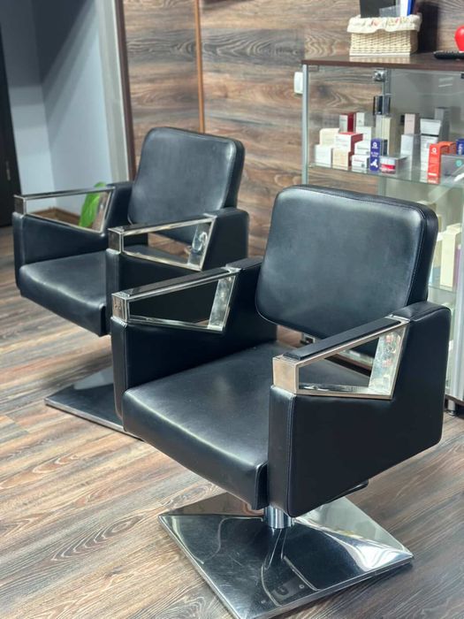 Перукарські крісла в хорошому стані