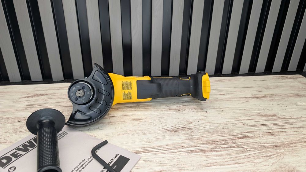 Болгарка КШМ Бесщіточна DeWalt DCG405 (Refurbished)