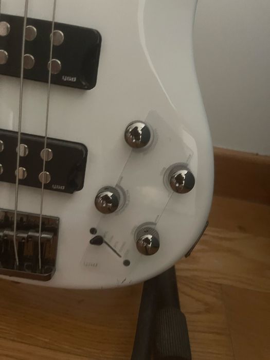 Baixo yamaha trbx 304