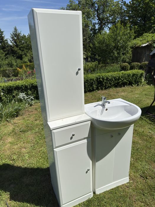 Komplet mebli łazienkowych z umywalką
