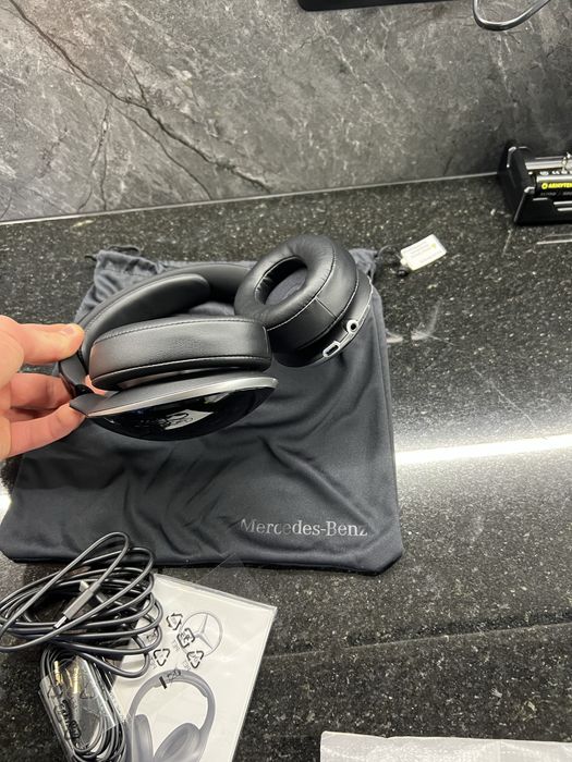 Бездротові навушники Mercedes Bluetooth Headphones