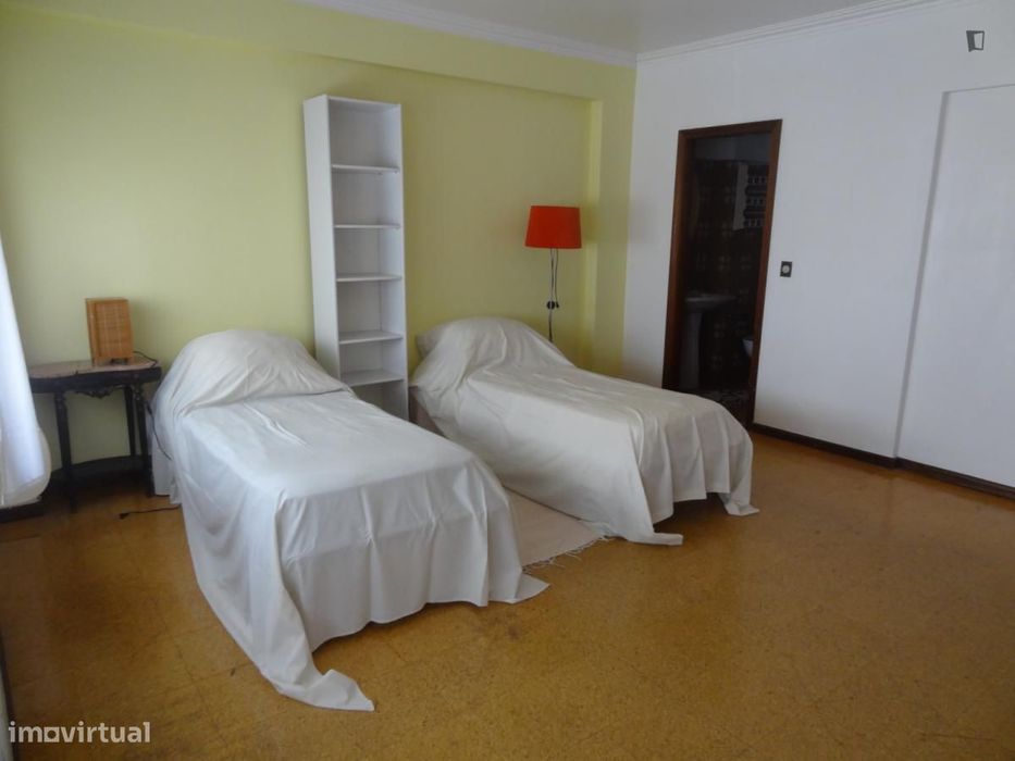 Quarto - localizado em Benfica Lisbon
