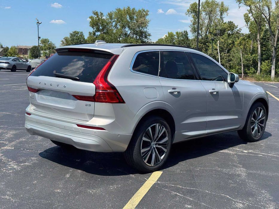 Volvo XC60 B5 Momentum      2022