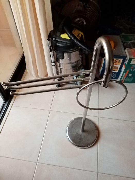 Toalheiro de metal
