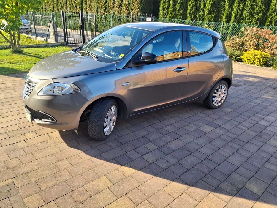 Lancia Ypsilon
