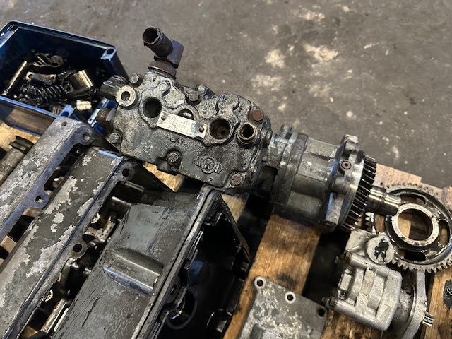 CUMMINS ISME 420 silnik spalinowy rozebrany