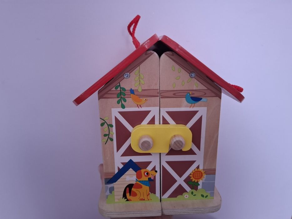 Drewniana farma z zabawkami