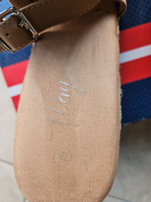 Sandálias com Cunha